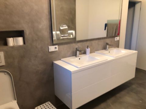 Reference Koupelnových Stěrek 49